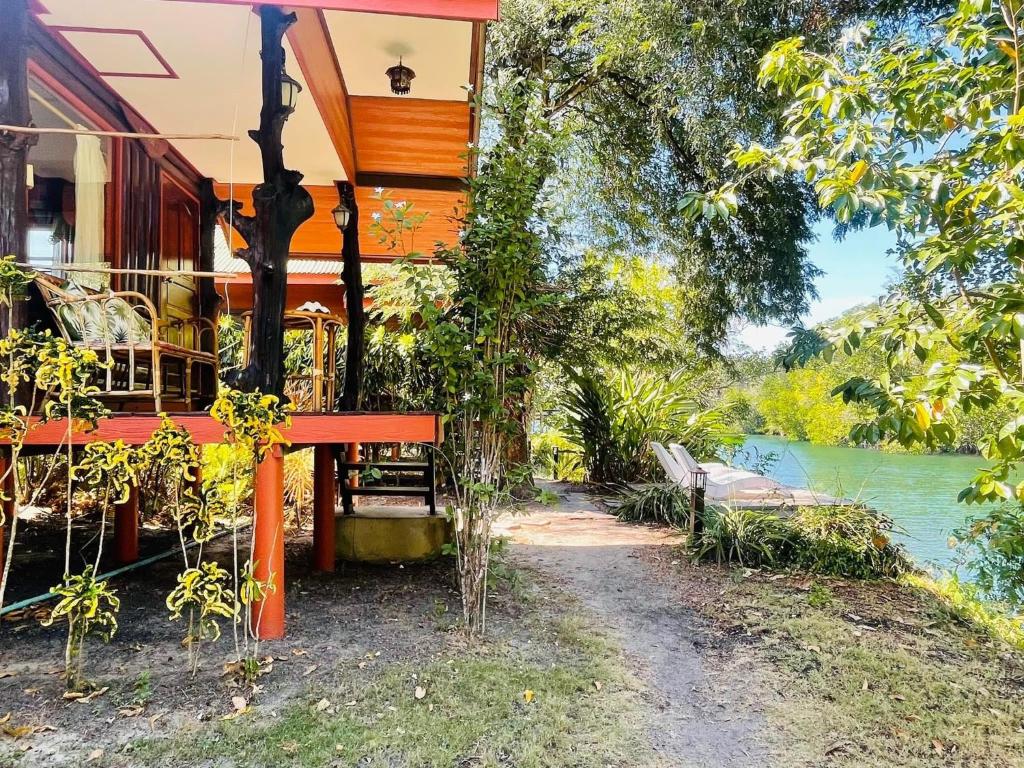 Mangrove Bungalow & Restaurant koh kood